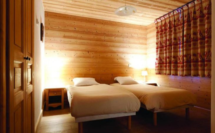 Chalet Le Bisolet, Courchevel, Twin Bedroom